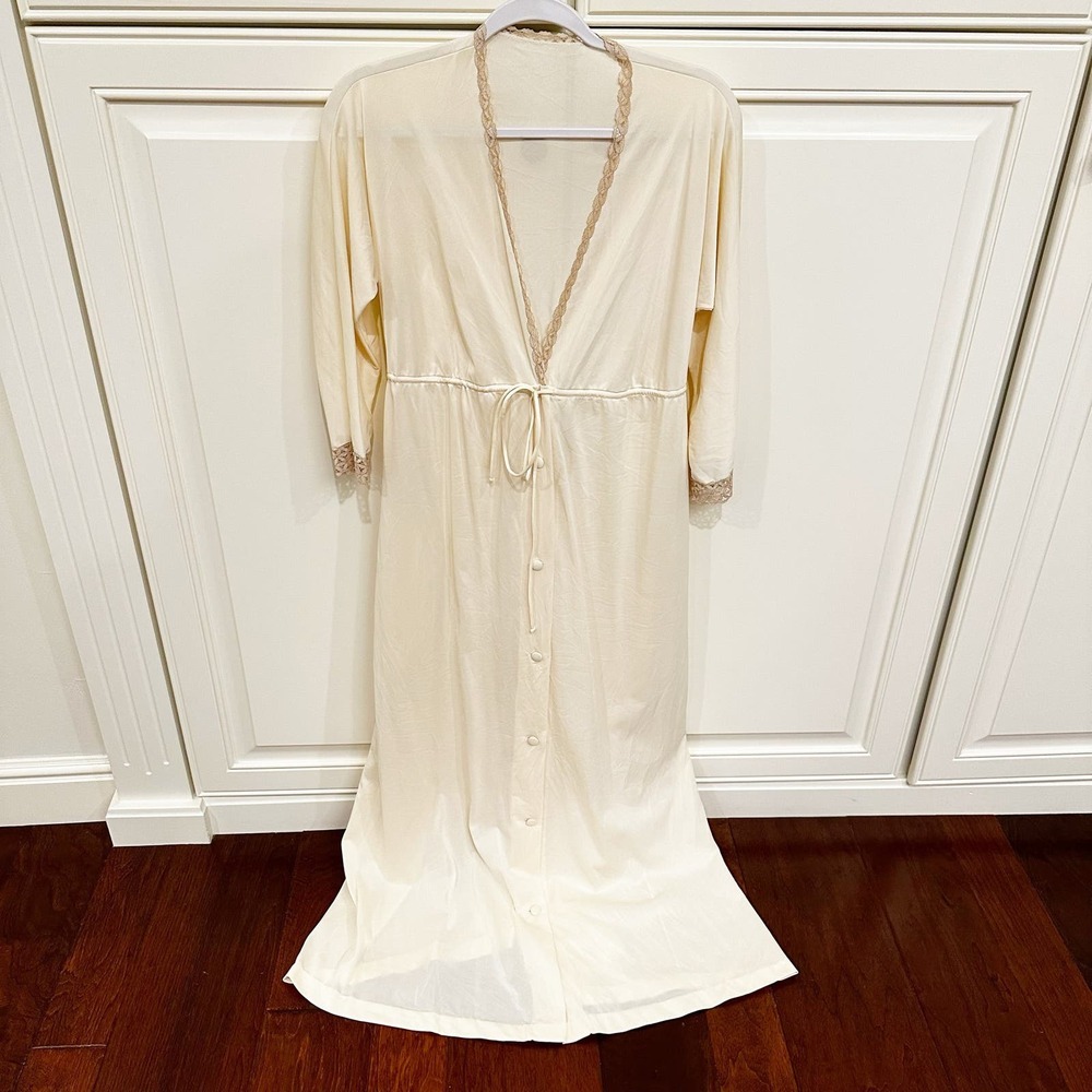 Vanity Fair Women’s Vintage‎ Dressing Gown Lacy Button Front Maxi Long Robe Tie